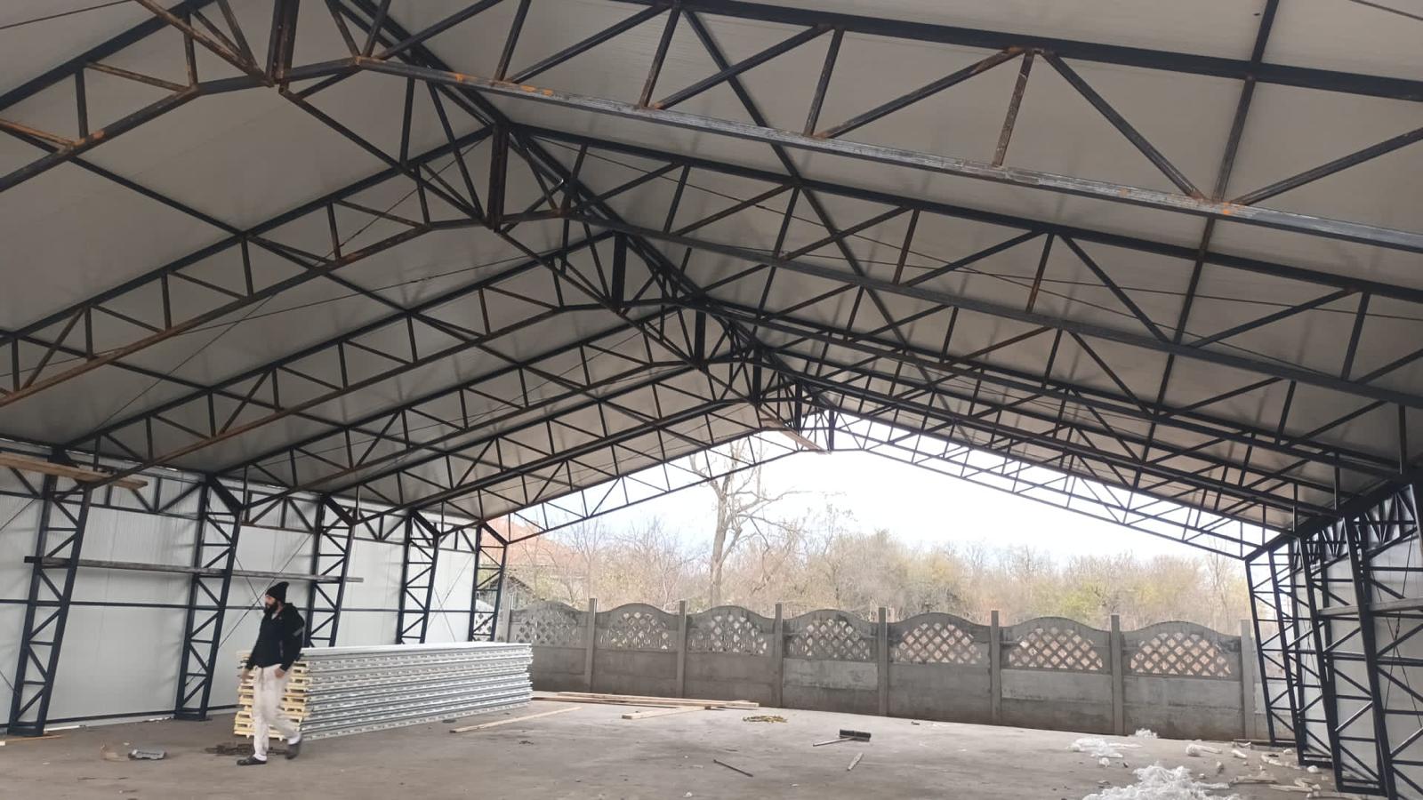 Acoperire structuri metalice cu panouri sandwich