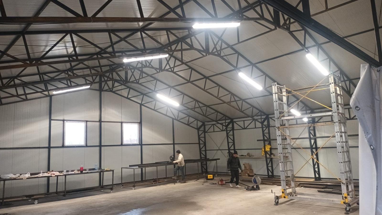 Acoperire structuri metalice cu panouri sandwich